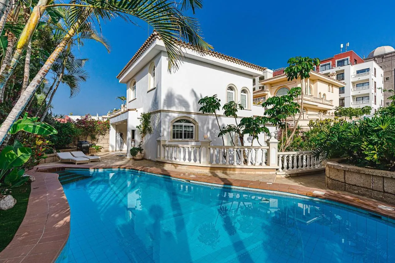 Luxury Villa El Duque location